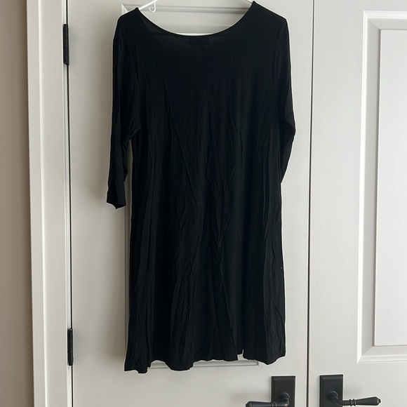 Black Dress - Picture 4 of 4